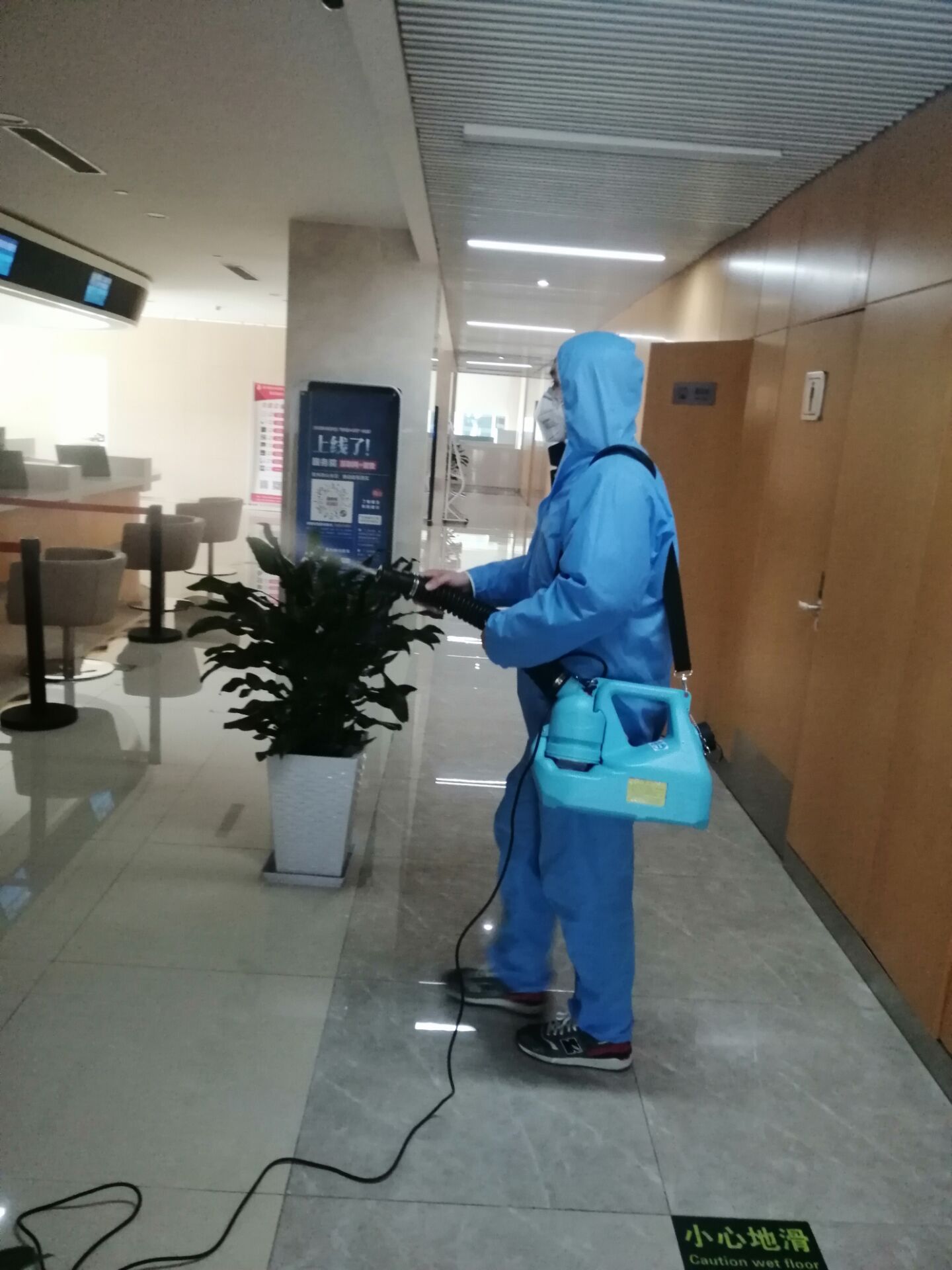 超市室內消毒殺菌公司收費標準是看消毒過程中所用材料