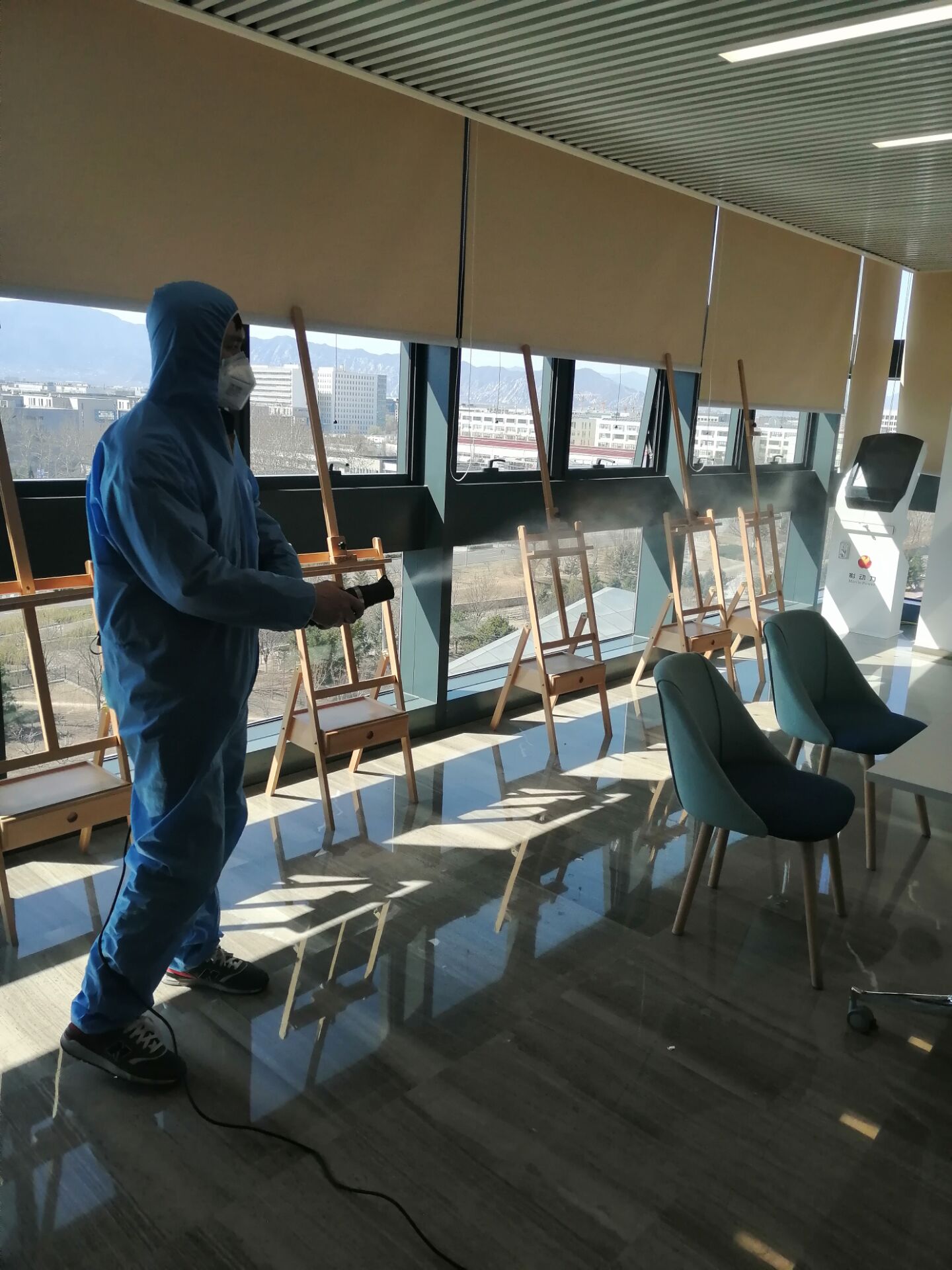 大廈室內(nèi)消毒公司的報價要經(jīng)常對噴霧機器內(nèi)軸承進行保養(yǎng)