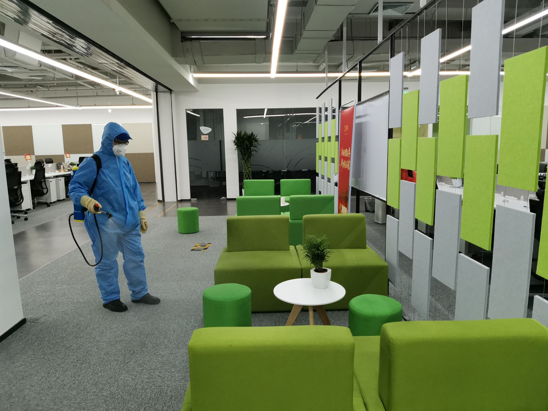 辦公區(qū)噴霧消毒公司多少錢(qián)一平米？要結(jié)合多方面因素進(jìn)行考量