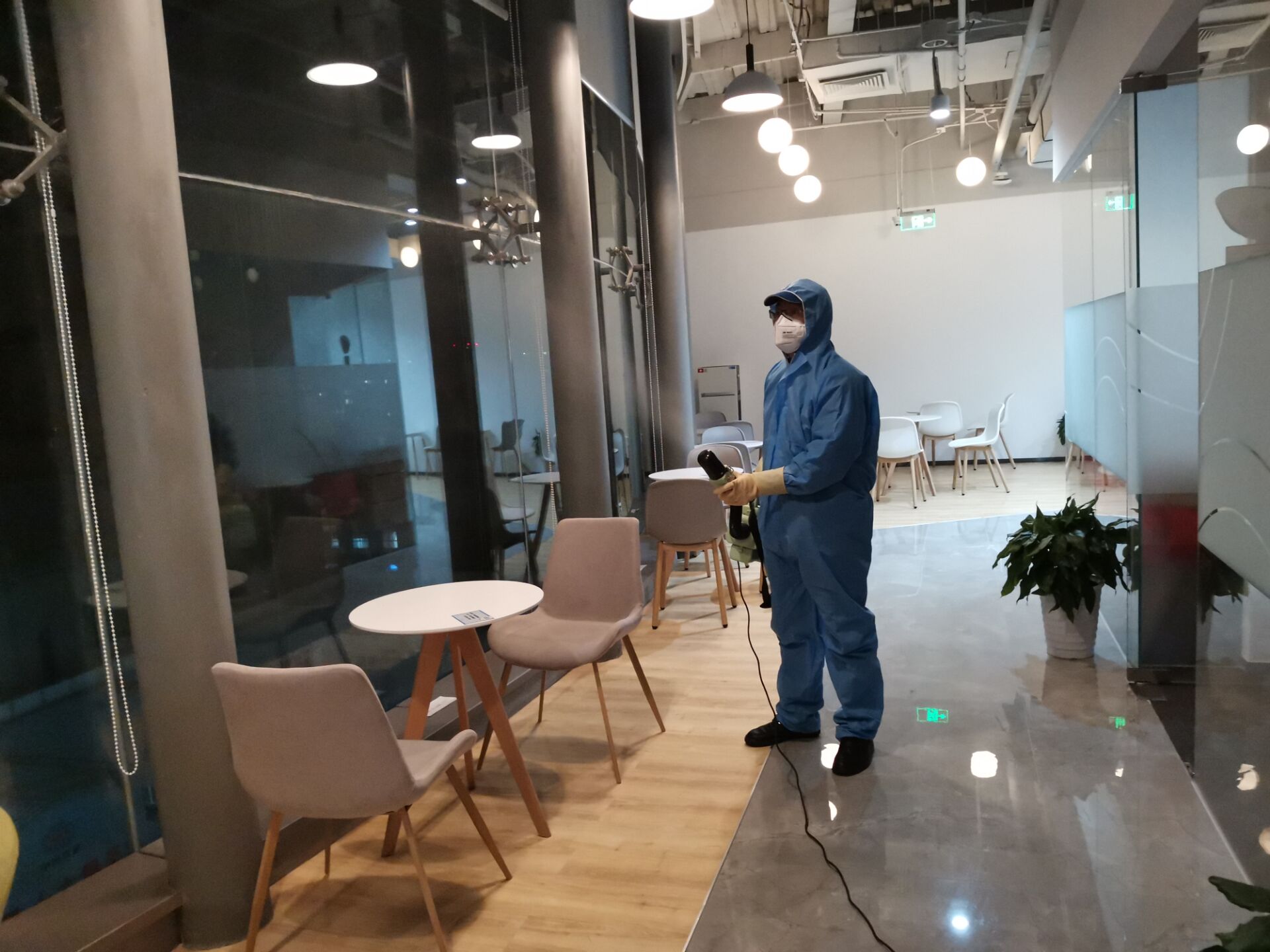 辦公區(qū)消毒公司收費(fèi)標(biāo)準(zhǔn)要看具體的消毒流程如何操作